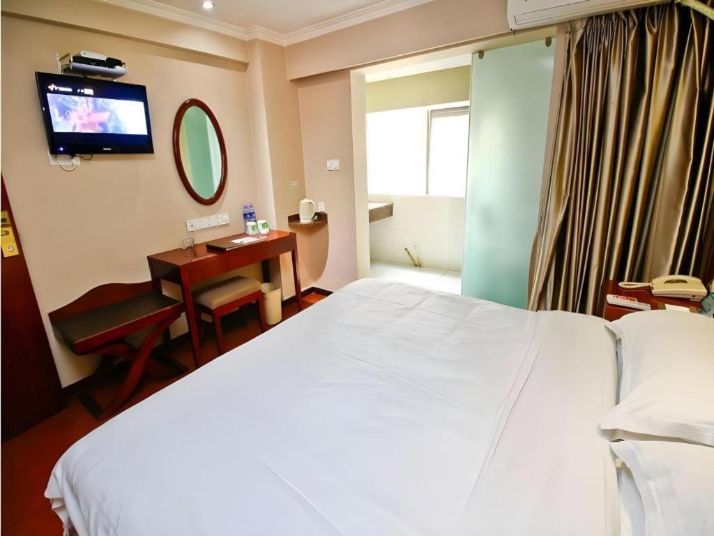 Greentree Inn Xi'An Bell And Drum Tower Food Street Ancient City Wall Ximen Express Hotel Exterior photo